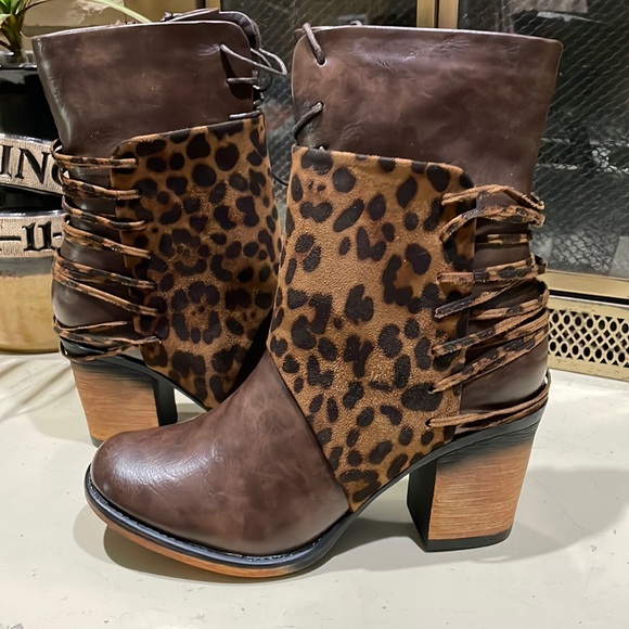 Nwt Pierre Dumas Leopard Print Heeled 
